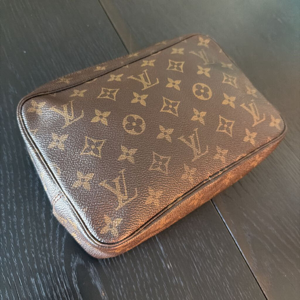 Louis Vuitton Trousse Toliette 23 Monogram