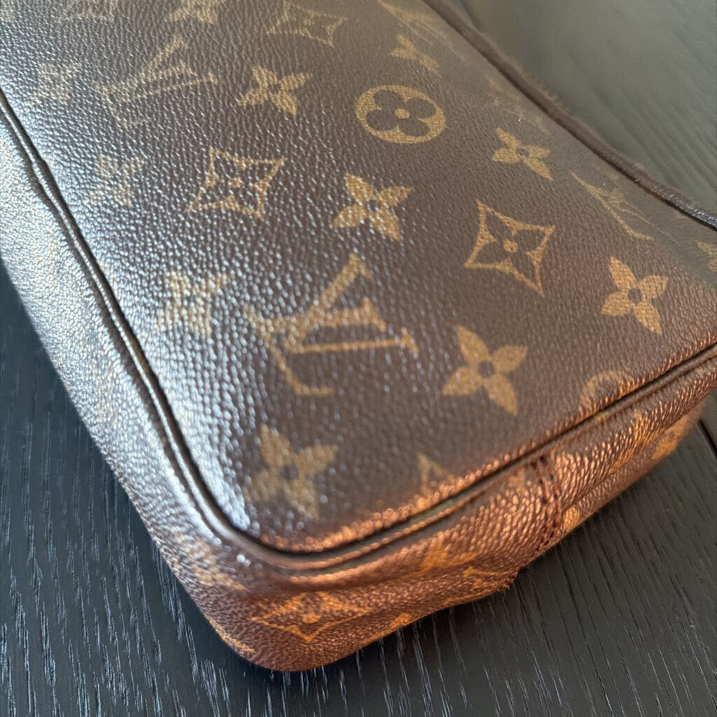 Louis Vuitton Trousse Toliette 23 Monogram