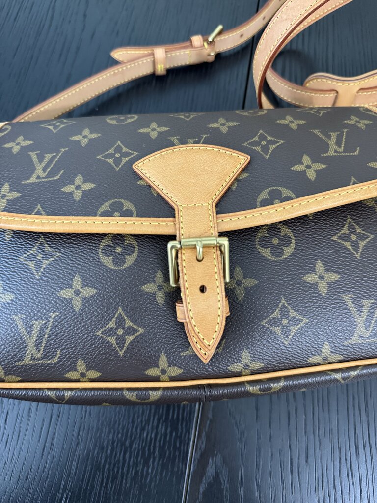 Louis Vuitton Sologne TH1026
