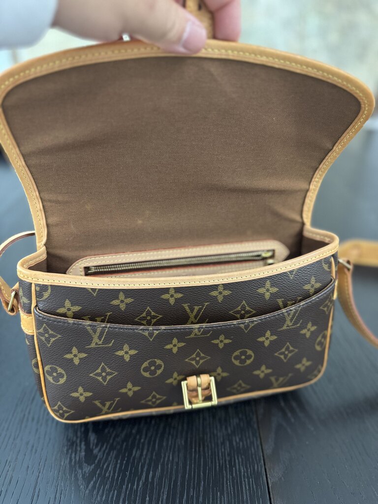 Louis Vuitton Sologne TH1026