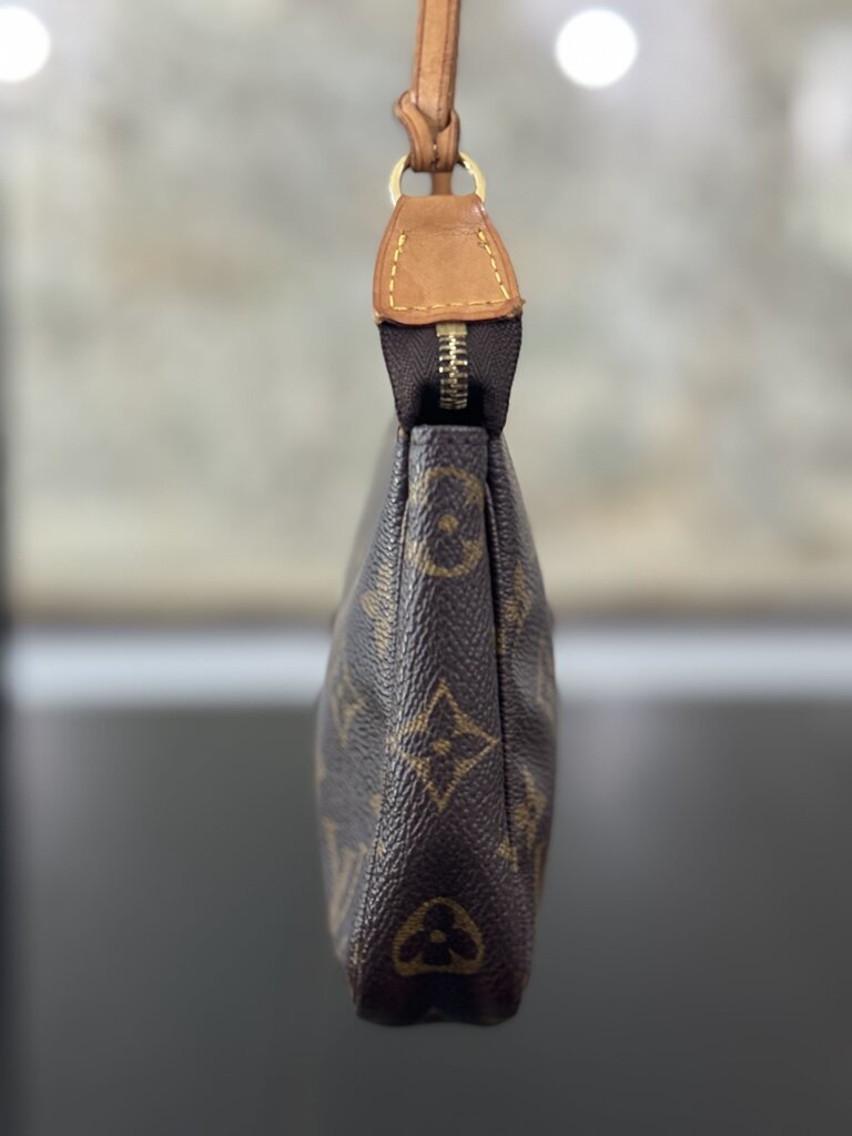 Louis Vuitton Pouchette