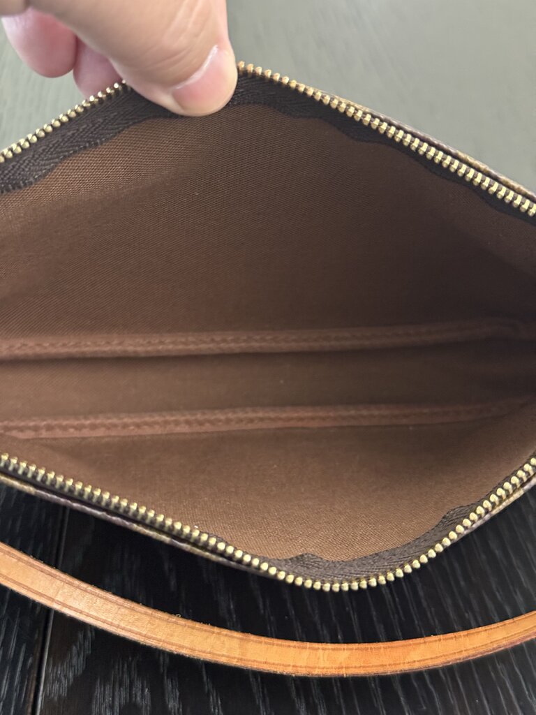 Louis Vuitton Pouchette