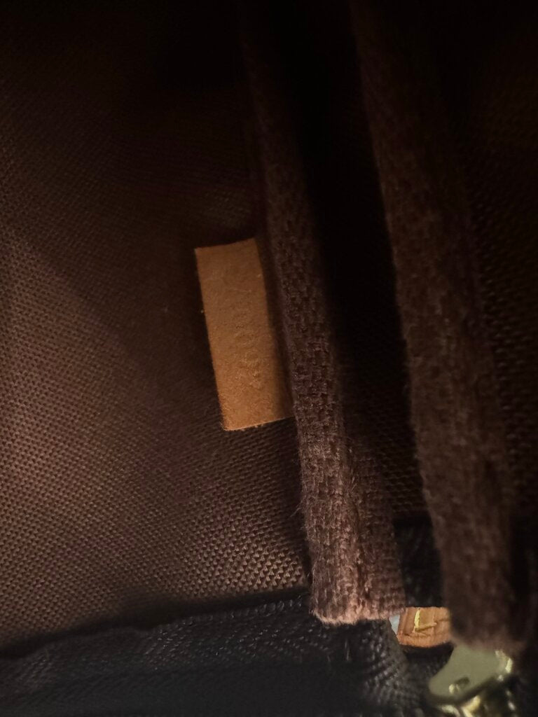 Louis Vuitton Pouchette