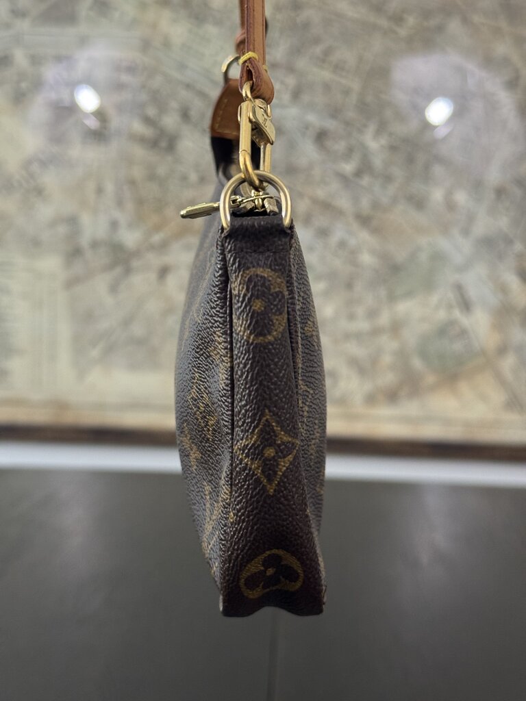 Louis Vuitton Pouchette