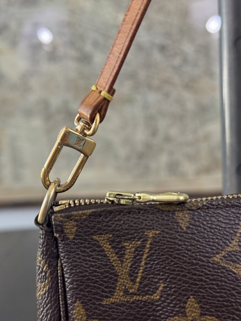 Louis Vuitton Pouchette