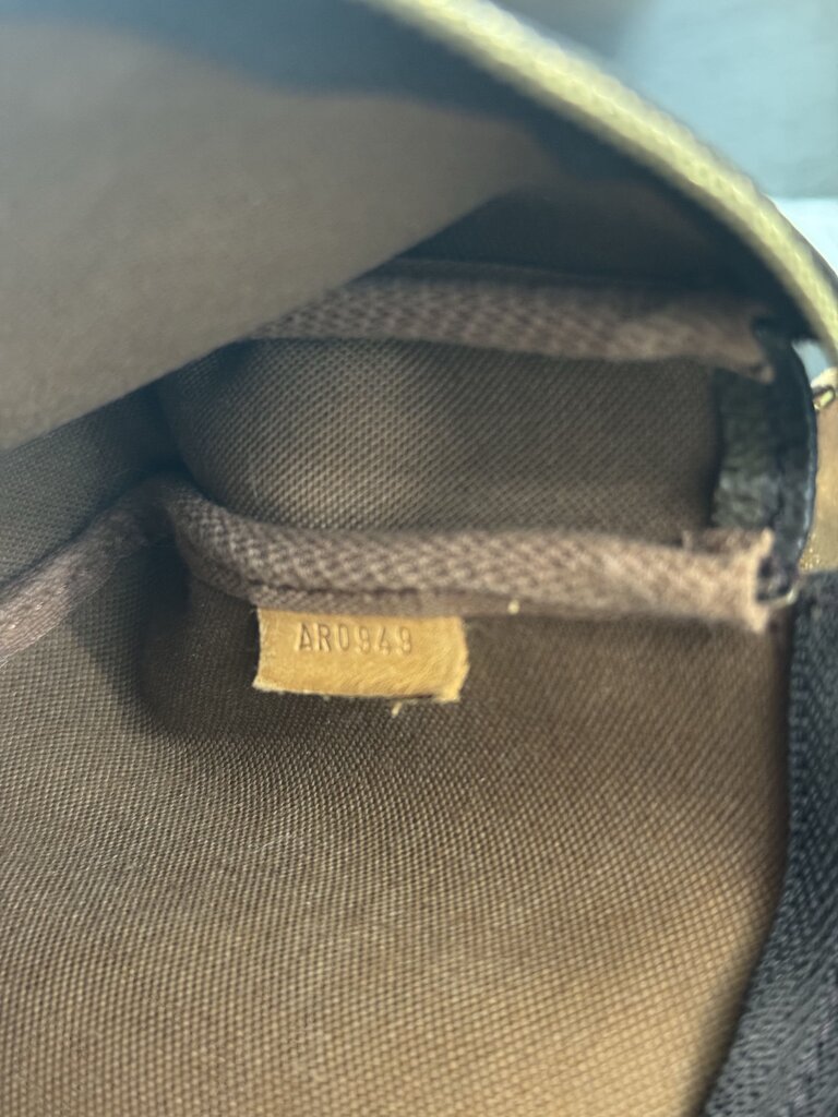 Louis Vuitton Monogram Pouchette