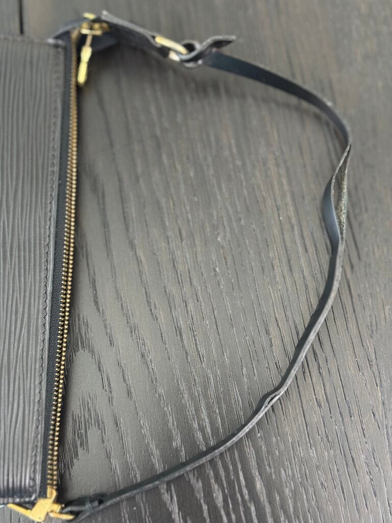 Louis Vuitton Epi Pouchette