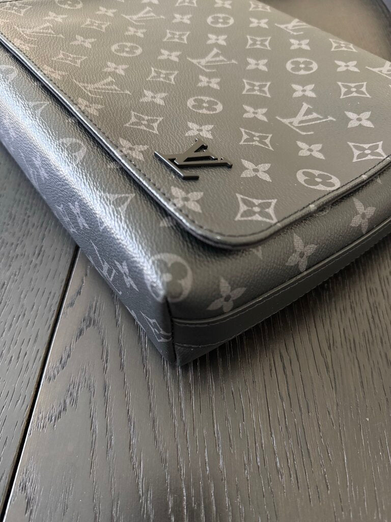 Louis Vuitton District Messenger Bag Eclipse Canvas