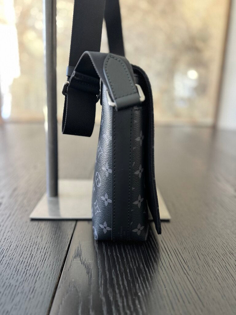 Louis Vuitton District Messenger Bag Eclipse Canvas