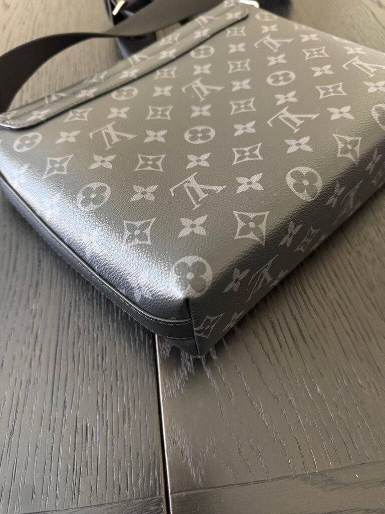 Louis Vuitton District Messenger Bag Eclipse Canvas