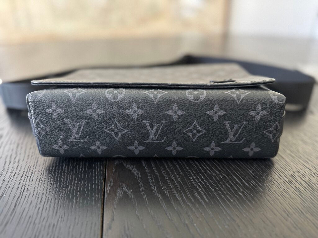 Louis Vuitton District Messenger Bag Eclipse Canvas