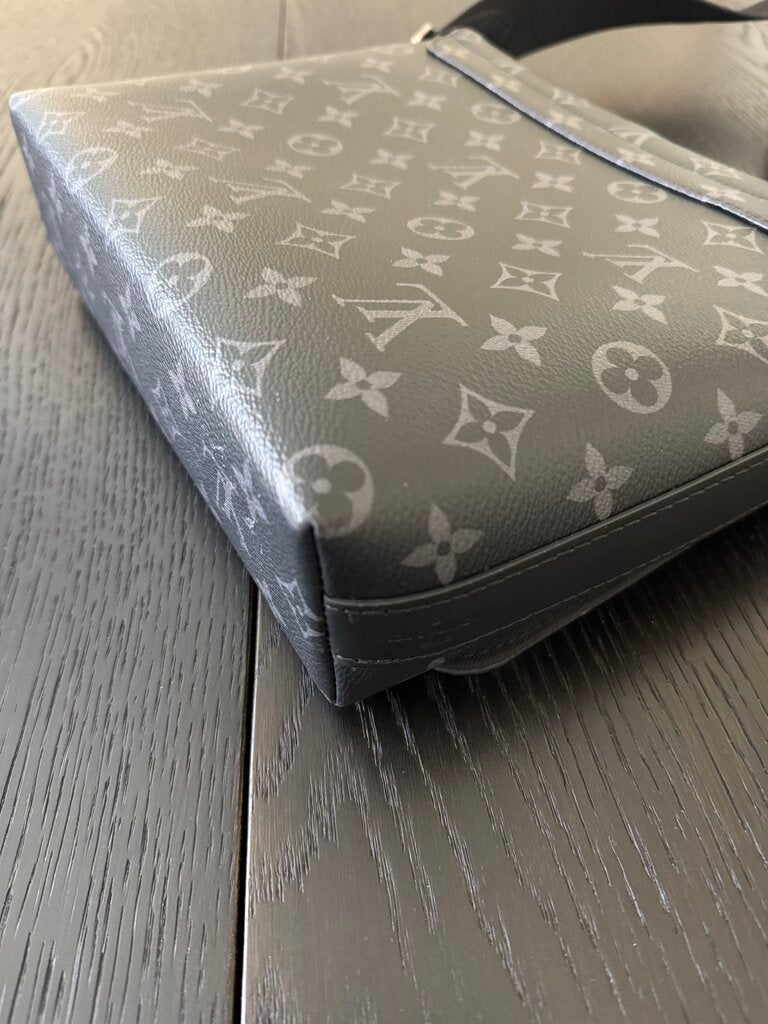 Louis Vuitton District Messenger Bag Eclipse Canvas