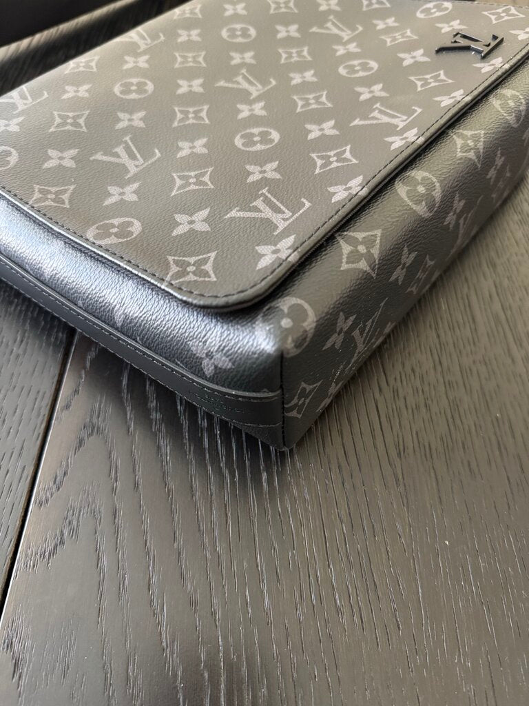 Louis Vuitton District Messenger Bag Eclipse Canvas