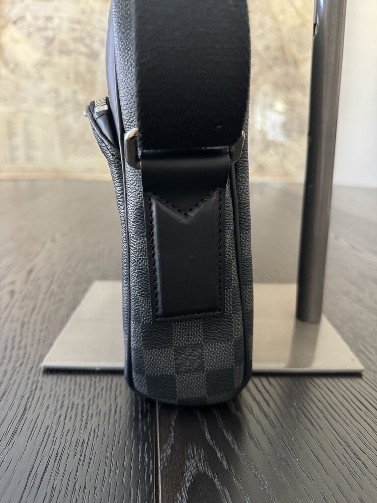 Louis Vuitton Damier Messenger Bag