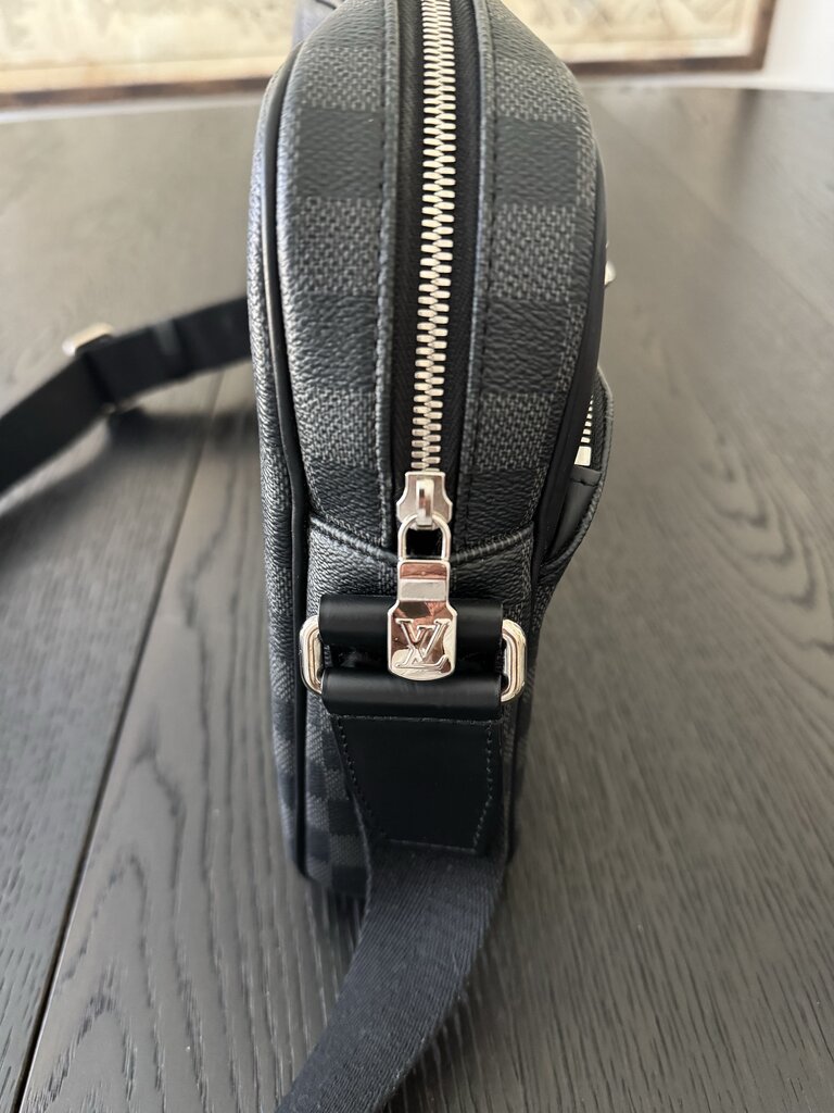 Louis Vuitton Damier Messenger Bag