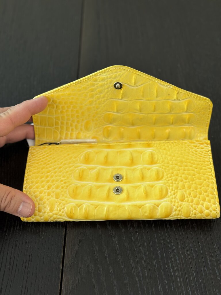 Brahmin Veronica Wallet