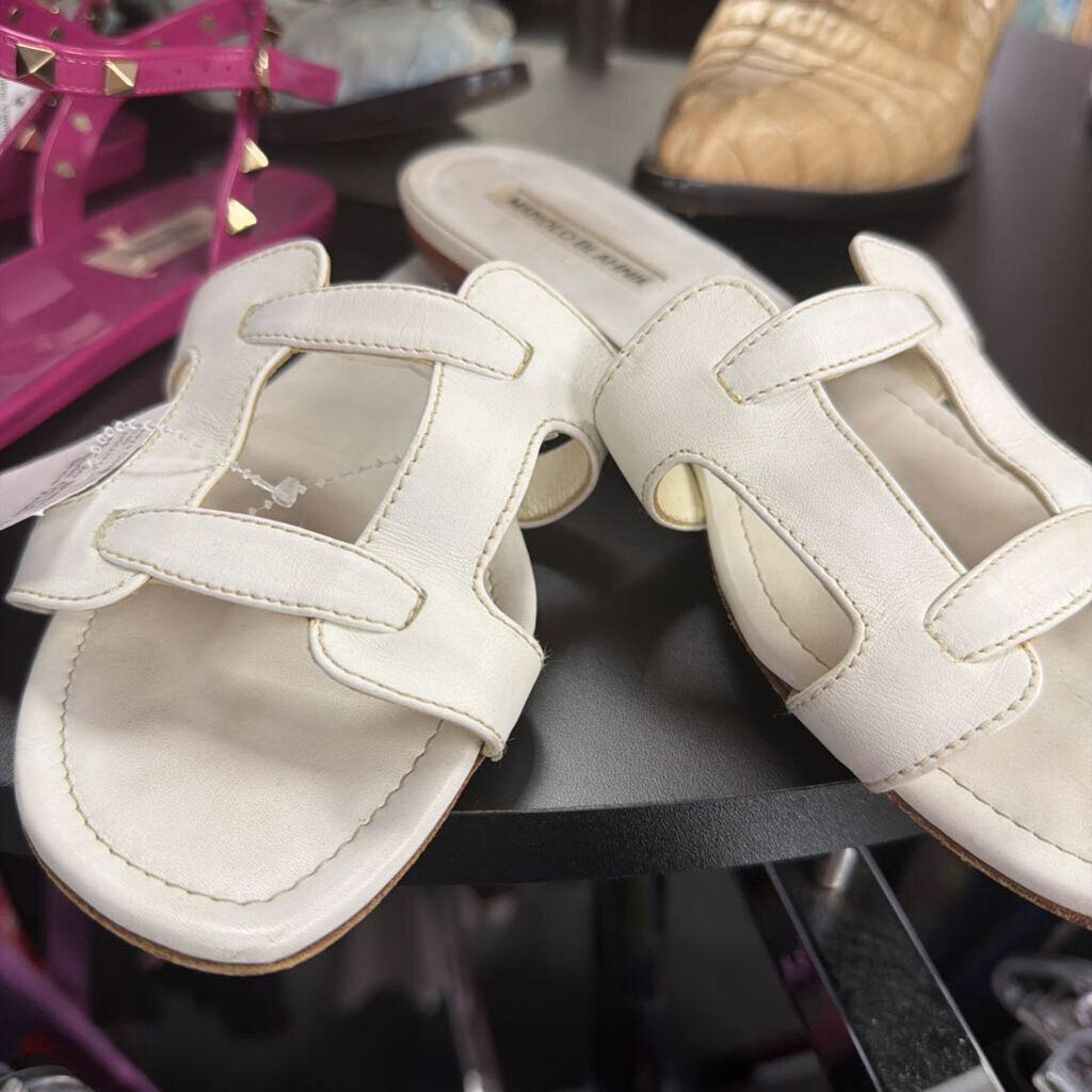 8/39 Manolo Blahnik Slide On Leather Shoe
