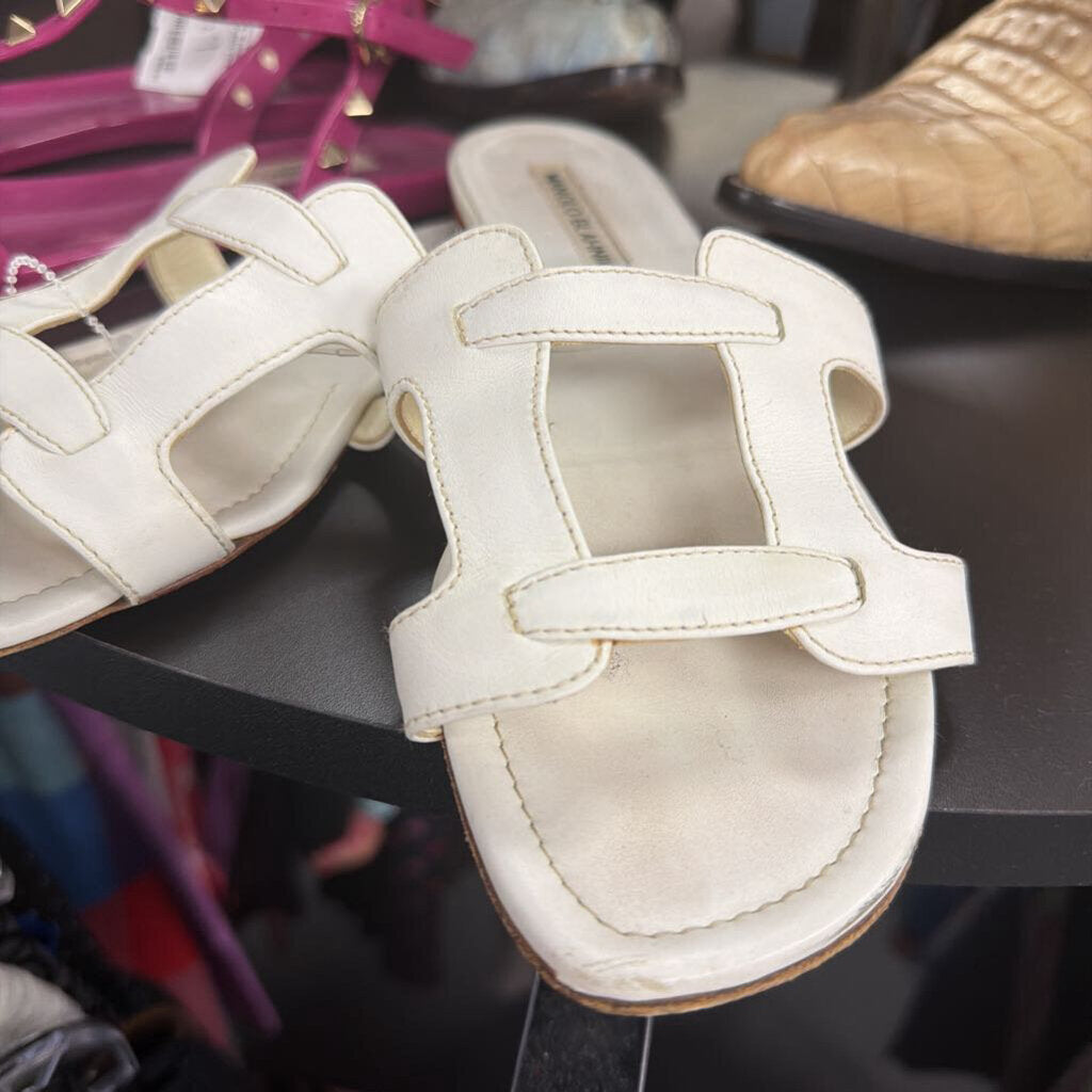 8/39 Manolo Blahnik Slide On Leather Shoe