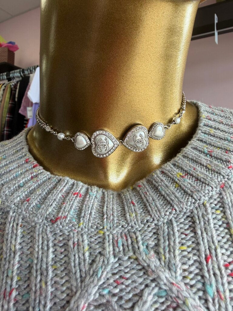 Chanel 2022 Faux Pearl Resin Choker 15'