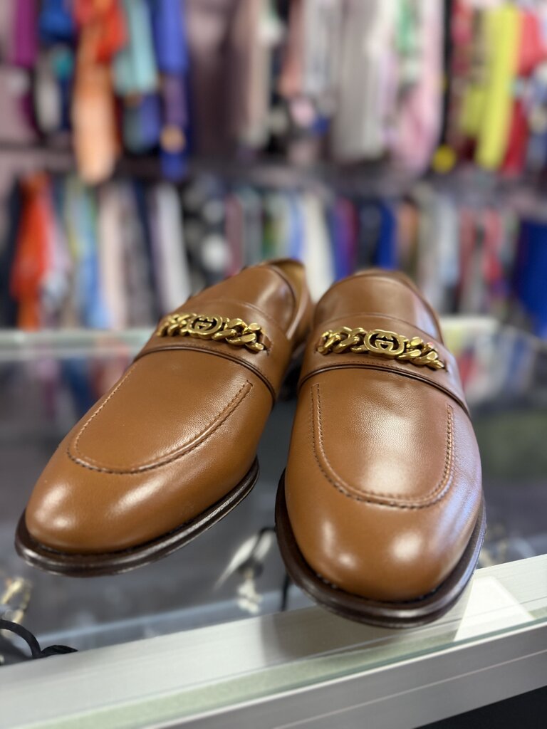 12 Gucci Interlocking G Chain Loafer