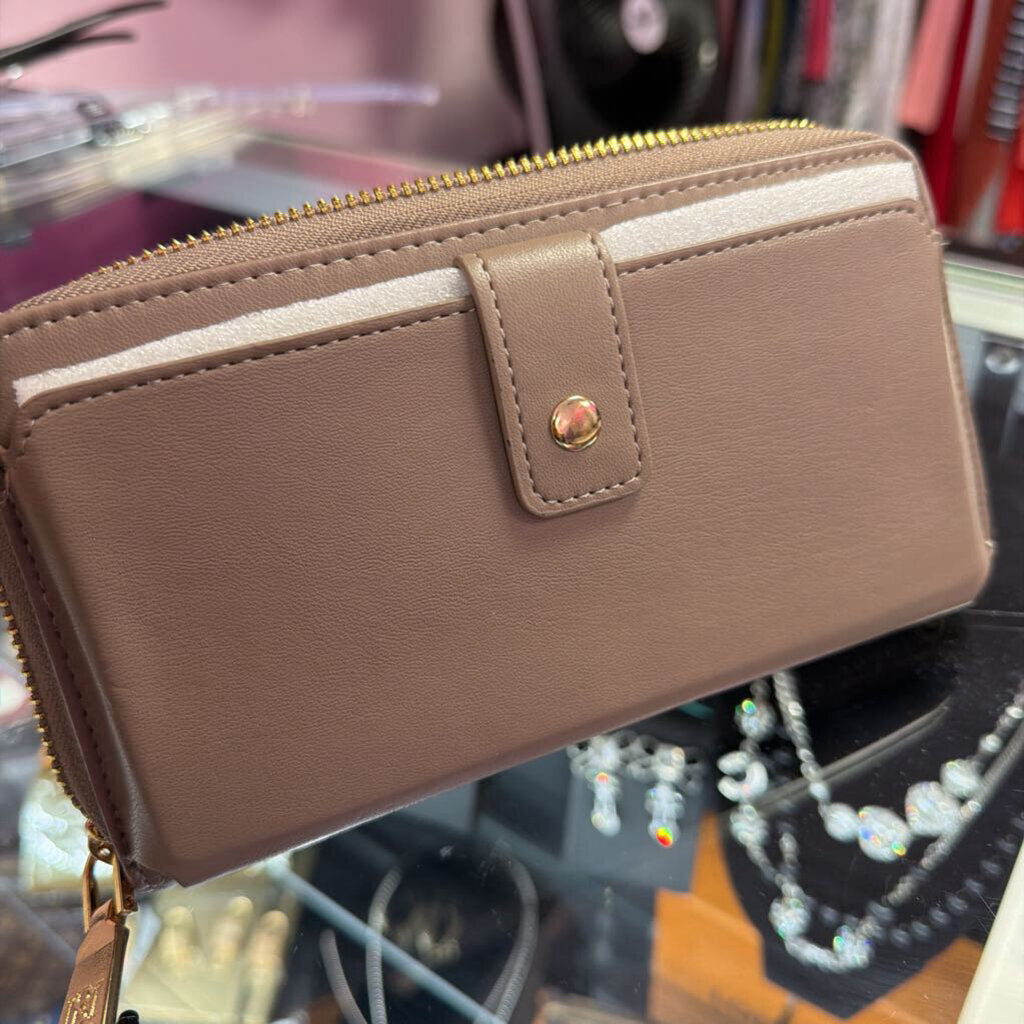 Badgley Mischa NWT Quilted Long Wallet