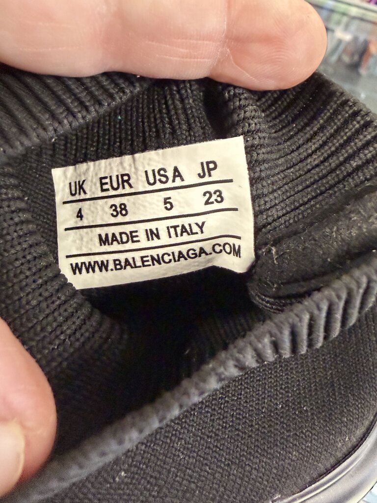 7/38 Balenciaga Speed 2.0 All Black Sneakers