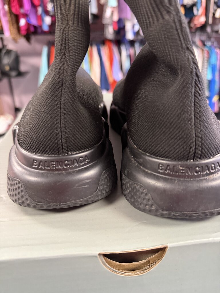 7/38 Balenciaga Speed 2.0 All Black Sneakers