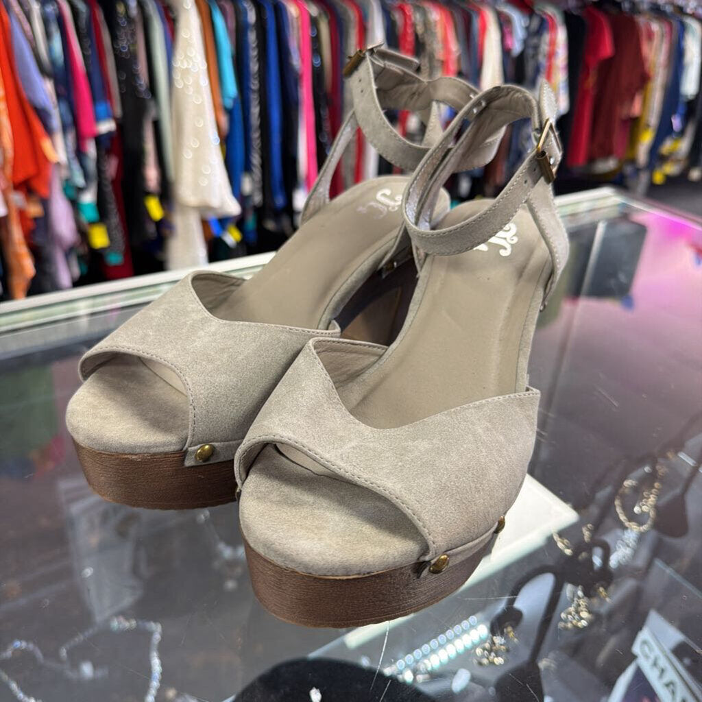 10 Faux Suede Chunky Wooden Ankle Strap Heel