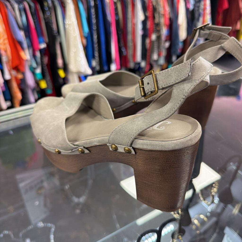 10 Faux Suede Chunky Wooden Ankle Strap Heel