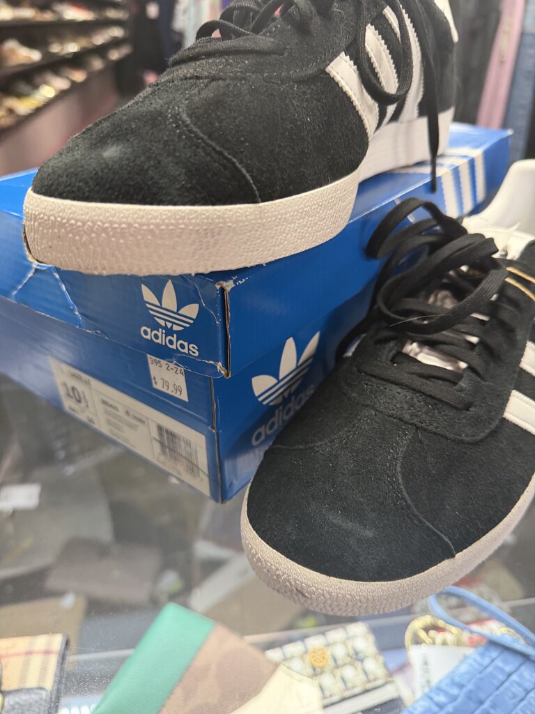 10.5 Adidas Gazelle Lace Up Sneakers