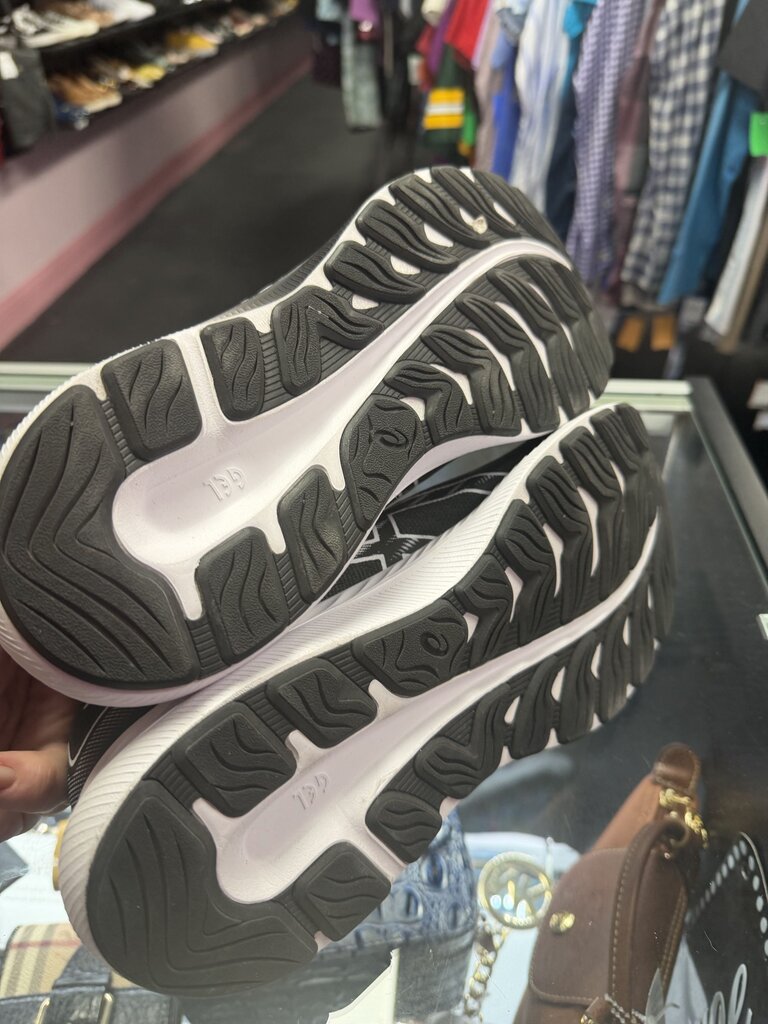 10 Asics Lace up Running Sneaker