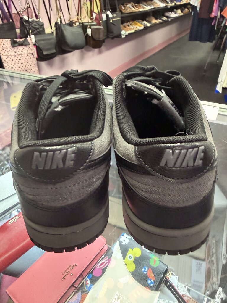 10 Nike Dunk Black Roses Sneakers