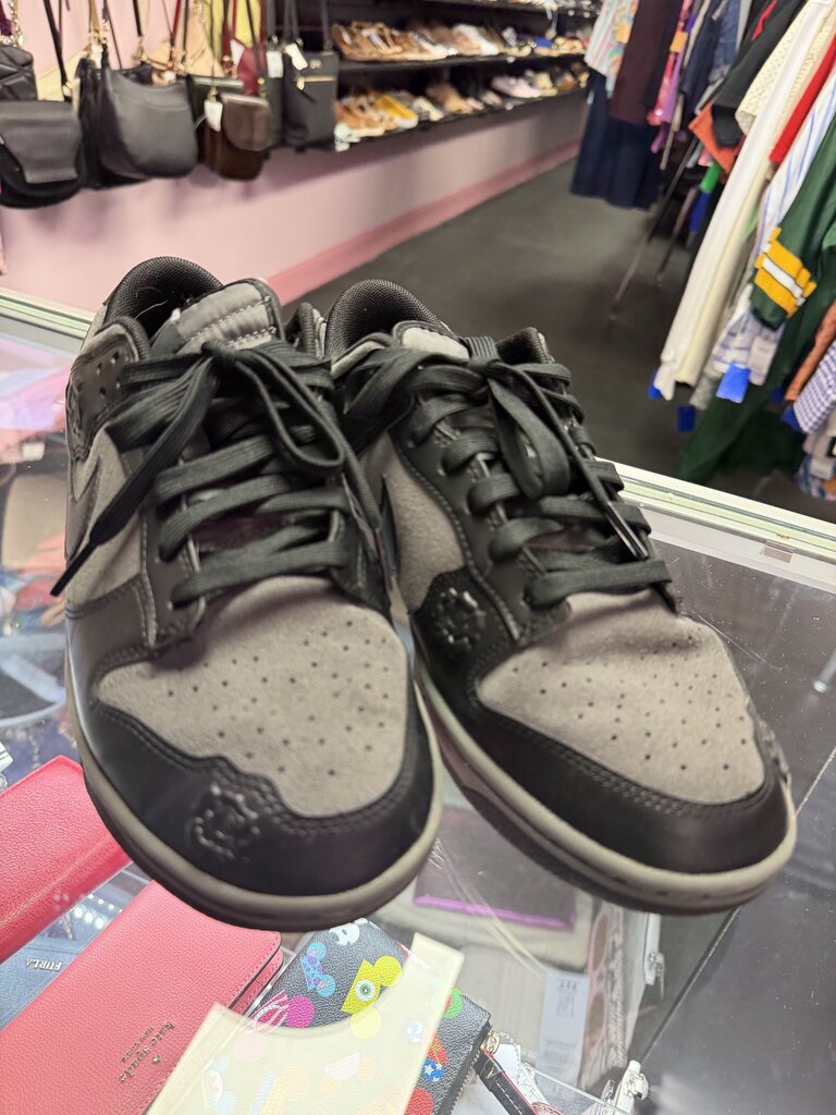 10 Nike Dunk Black Roses Sneakers