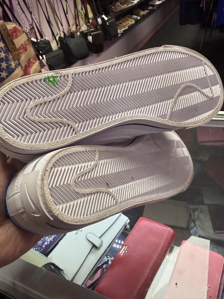 10 Nike Court Legacy Next Nature Sneaker