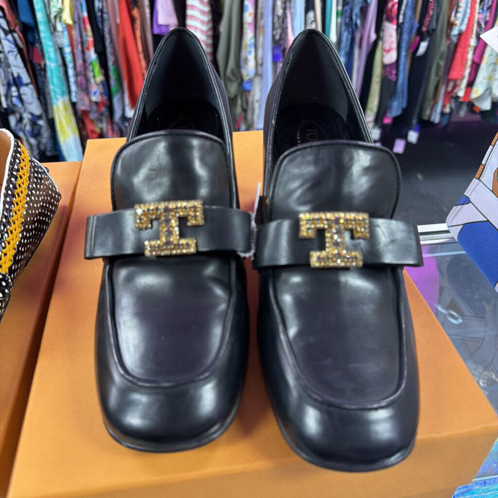 6/37 Tod's T Logo Heeled Loafer NWOT