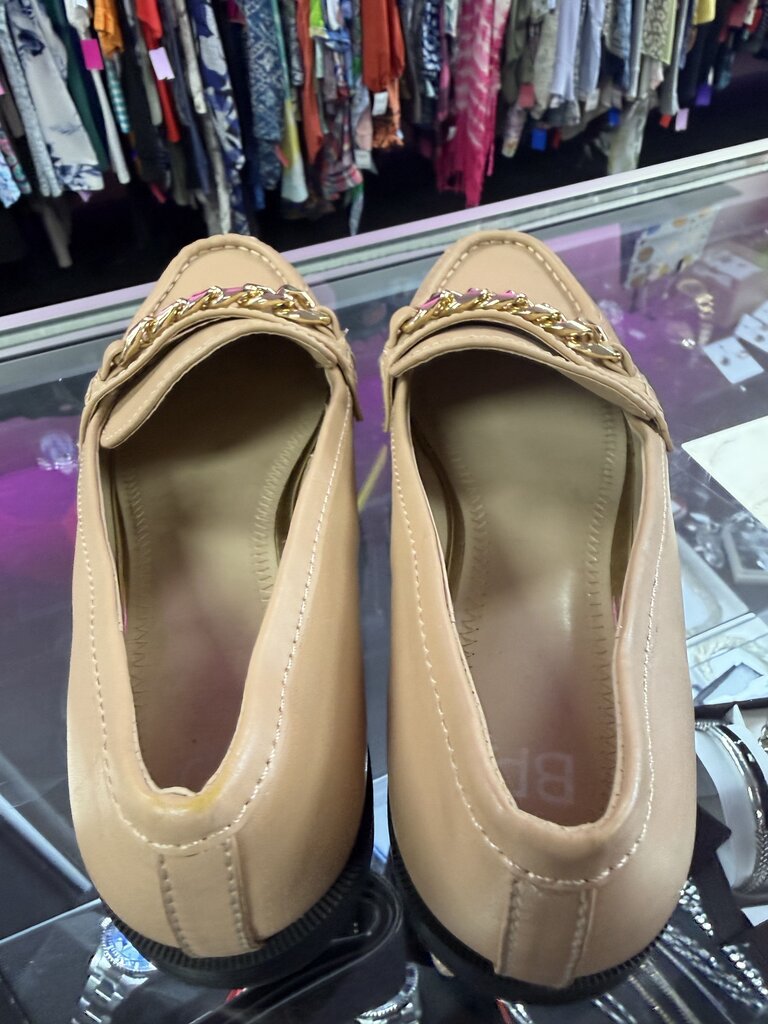 9.5 BP Faux Leather Blaire Loafer with Gold Chain Detail