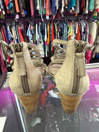 9.5 Strappy Wedge Rivet Detail