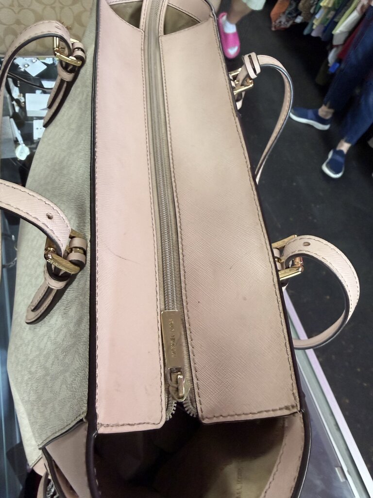 Michael Kors Gilly Large Drawstring Travel Tote Bag Logo
