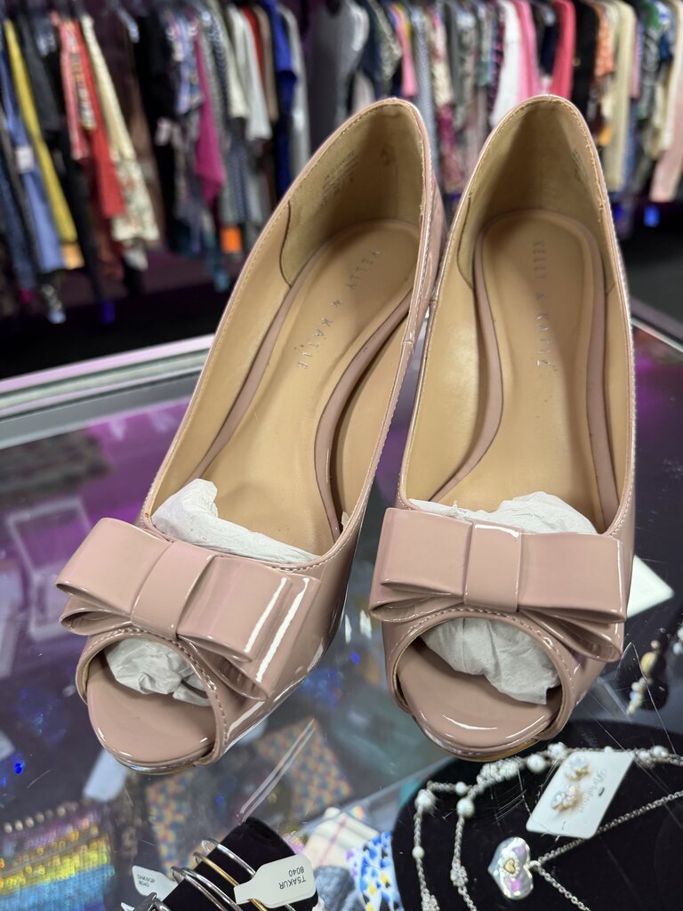 7.5 Kelly & Katie Pee Toe Bow Patent Heel