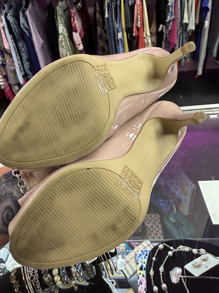 7.5 Kelly & Katie Pee Toe Bow Patent Heel