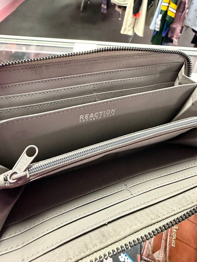Kenneth Cole Reaction Zip Around Logo Printed Wallet W/Strap