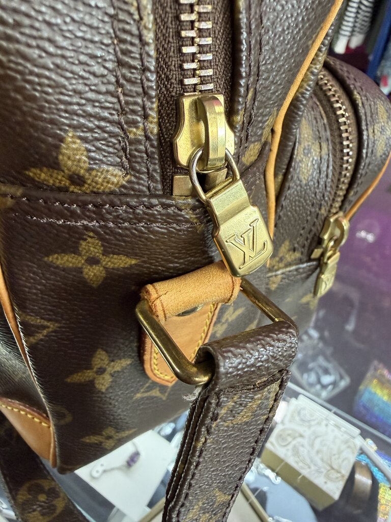 Louis Vuitton Nile 28 Crossbody AR0099 France Sept. 2009