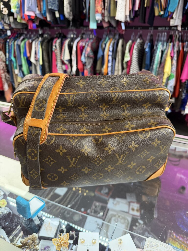 Louis Vuitton Nile 28 Crossbody AR0099 France Sept. 2009