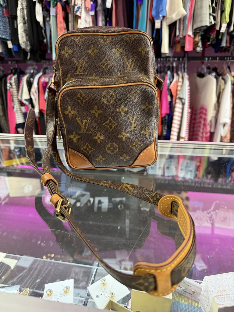 Louis Vuitton Amazone Monogram Crossbody AR 0031 France in March of 2001