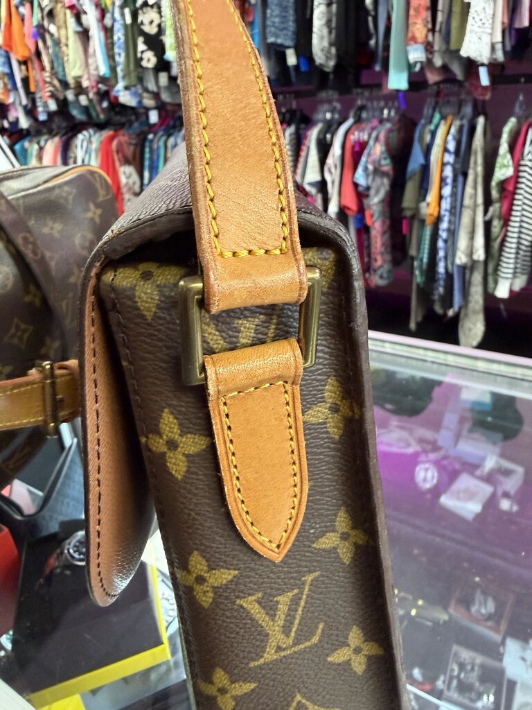 Louis Vuitton St Cloud GM TH1911 France November 1991