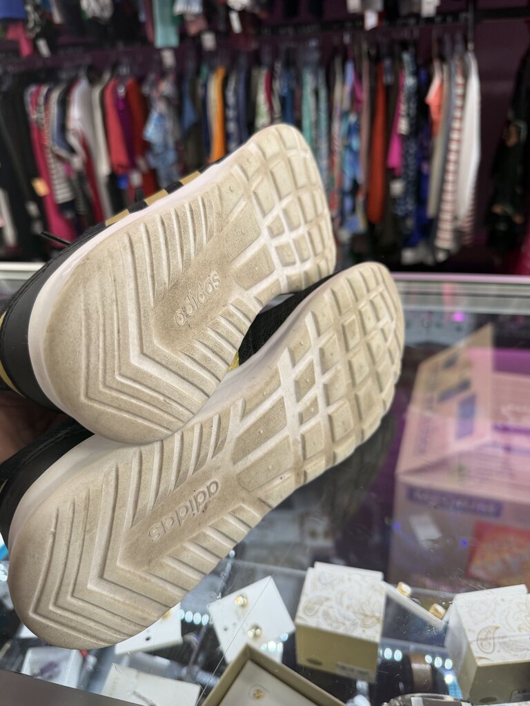 8 Adidas QT Racer Mesh Sneaker