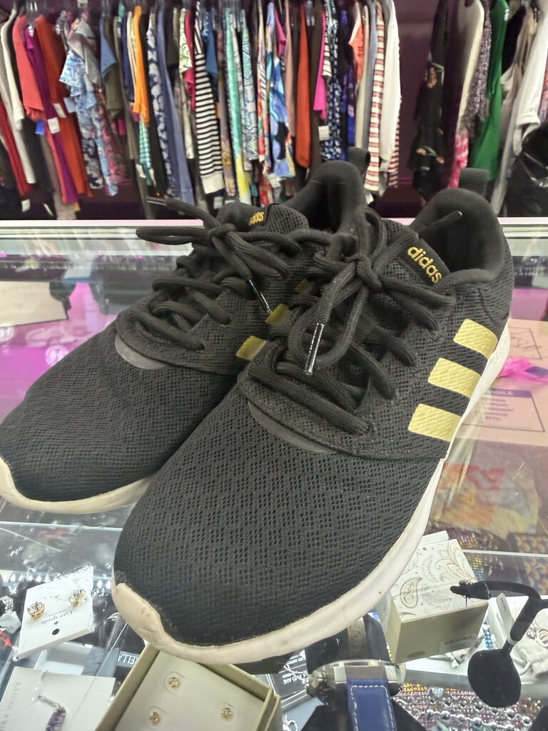 8 Adidas QT Racer Mesh Sneaker