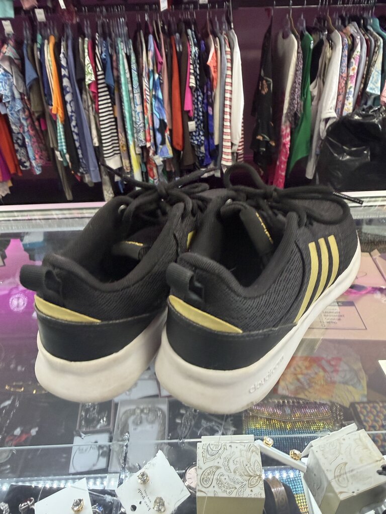 8 Adidas QT Racer Mesh Sneaker