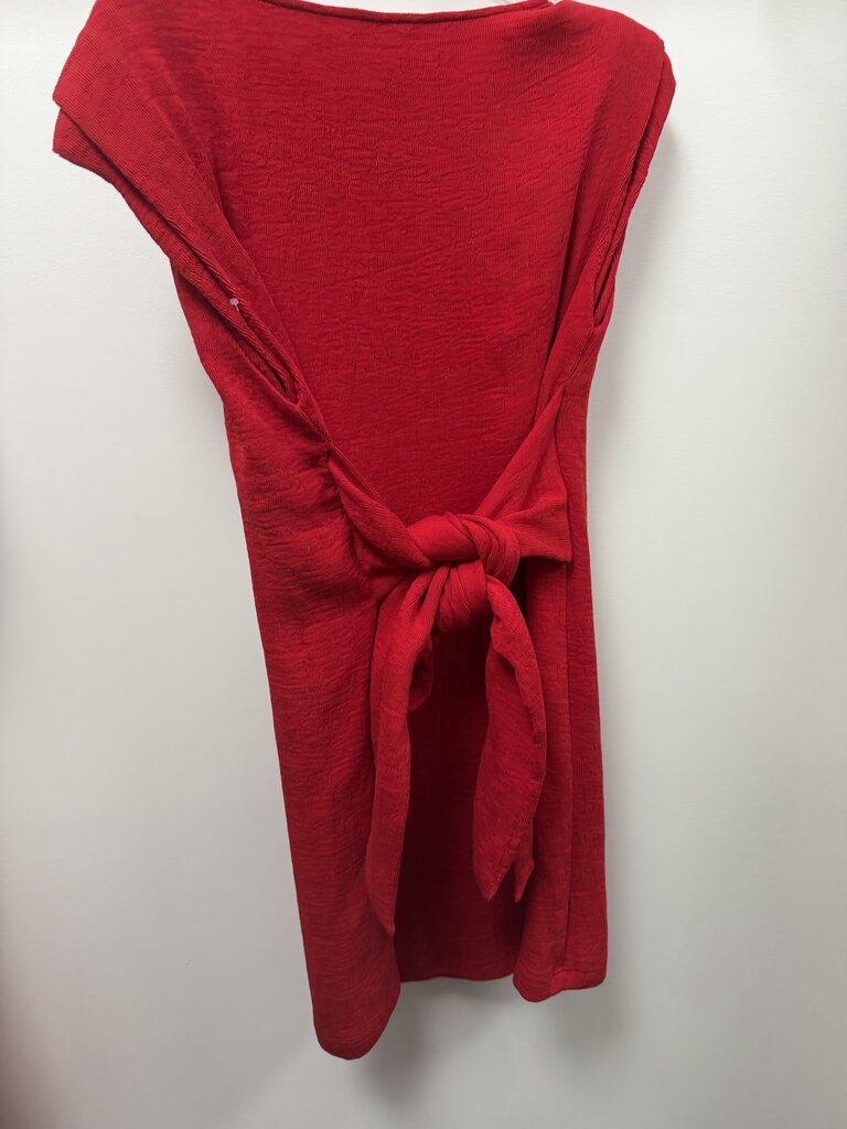 XS Emily McCarthy NWT Padded Cap Sleeve Boat Neck Solid Textured Dress