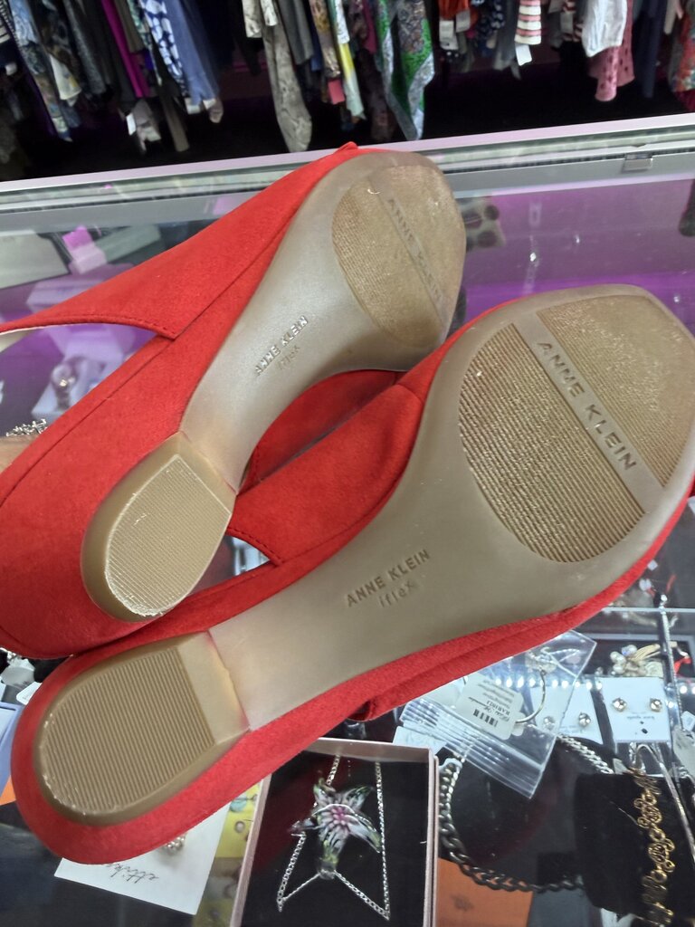 7.5 Kitten Heel Bow Peep-Toe Suede Slingback